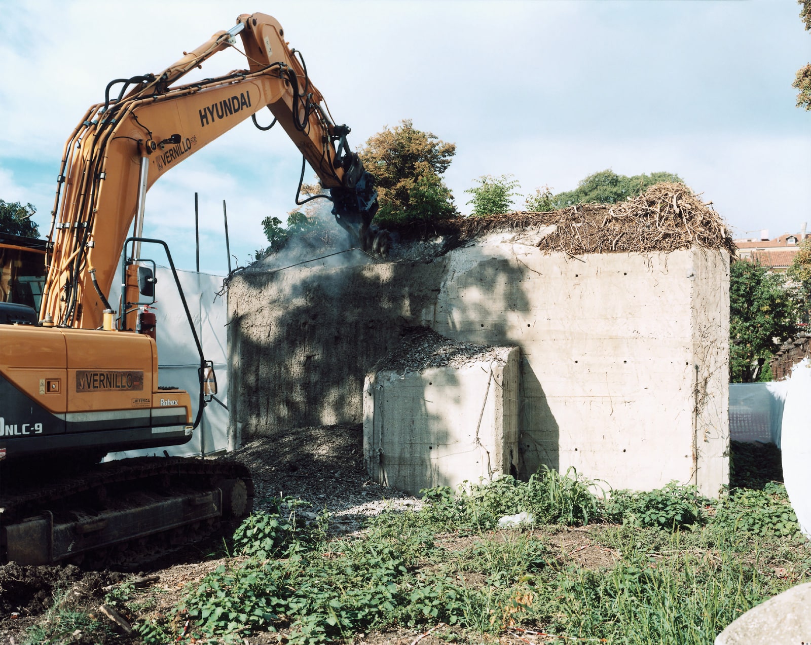 Francesco Neri, Royal Gardens, bunker being pulled down, 2019